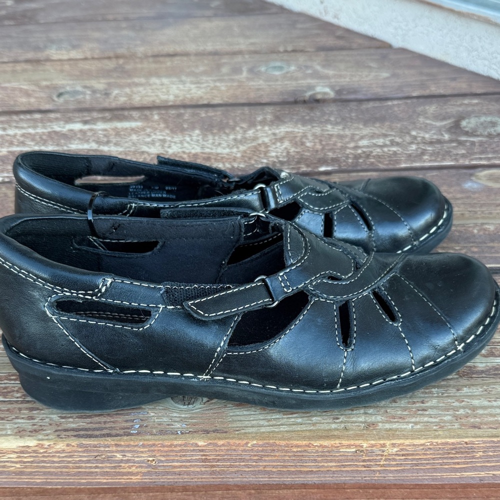 Clarks Black Leather Cut-Out Flats - Picture 2 of 5
